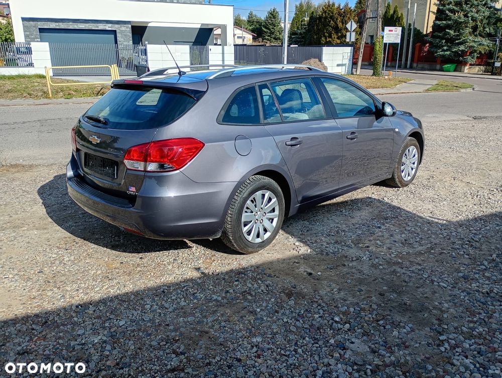 Chevrolet Cruze 1.6 LS - 24