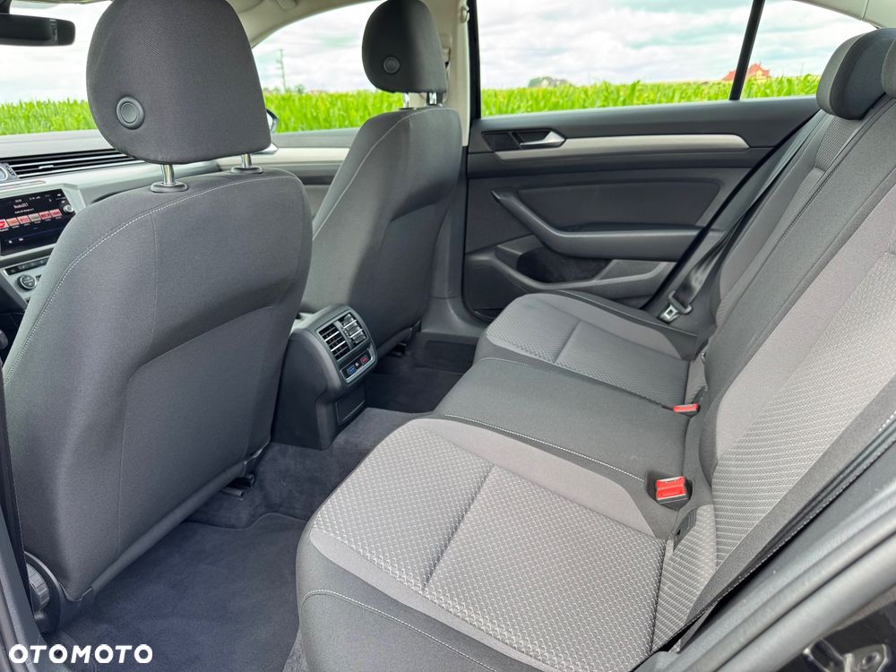 Volkswagen Passat - 22
