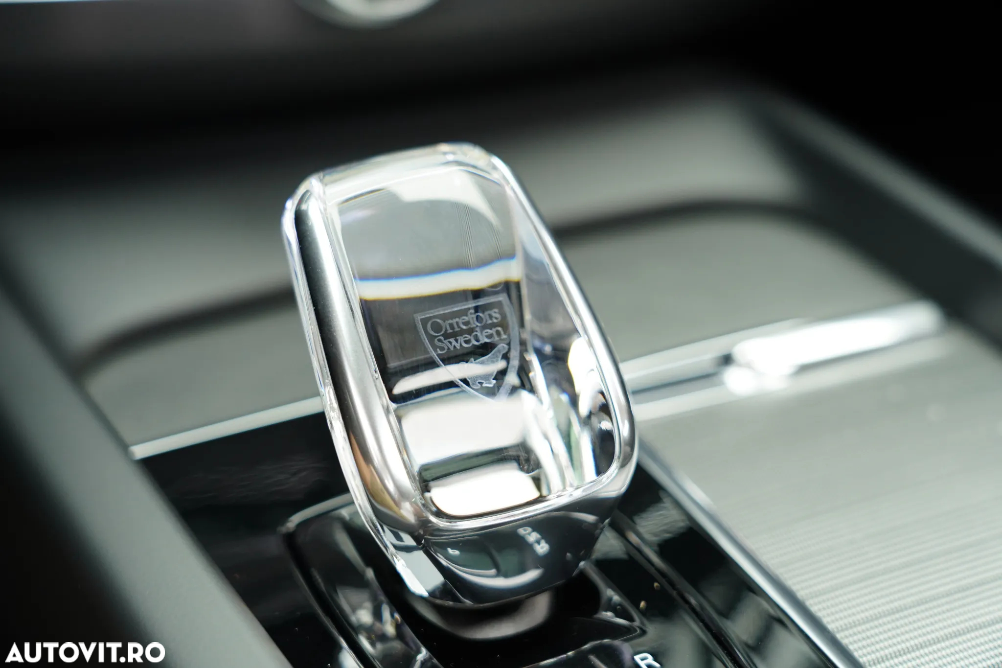Volvo XC 60 B4 D Plus Dark - 32