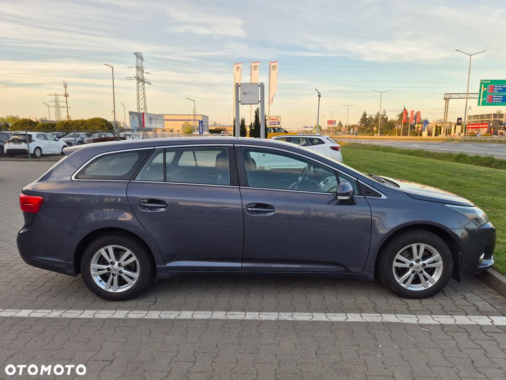 Toyota Avensis 2.0 D-4D Active - 8