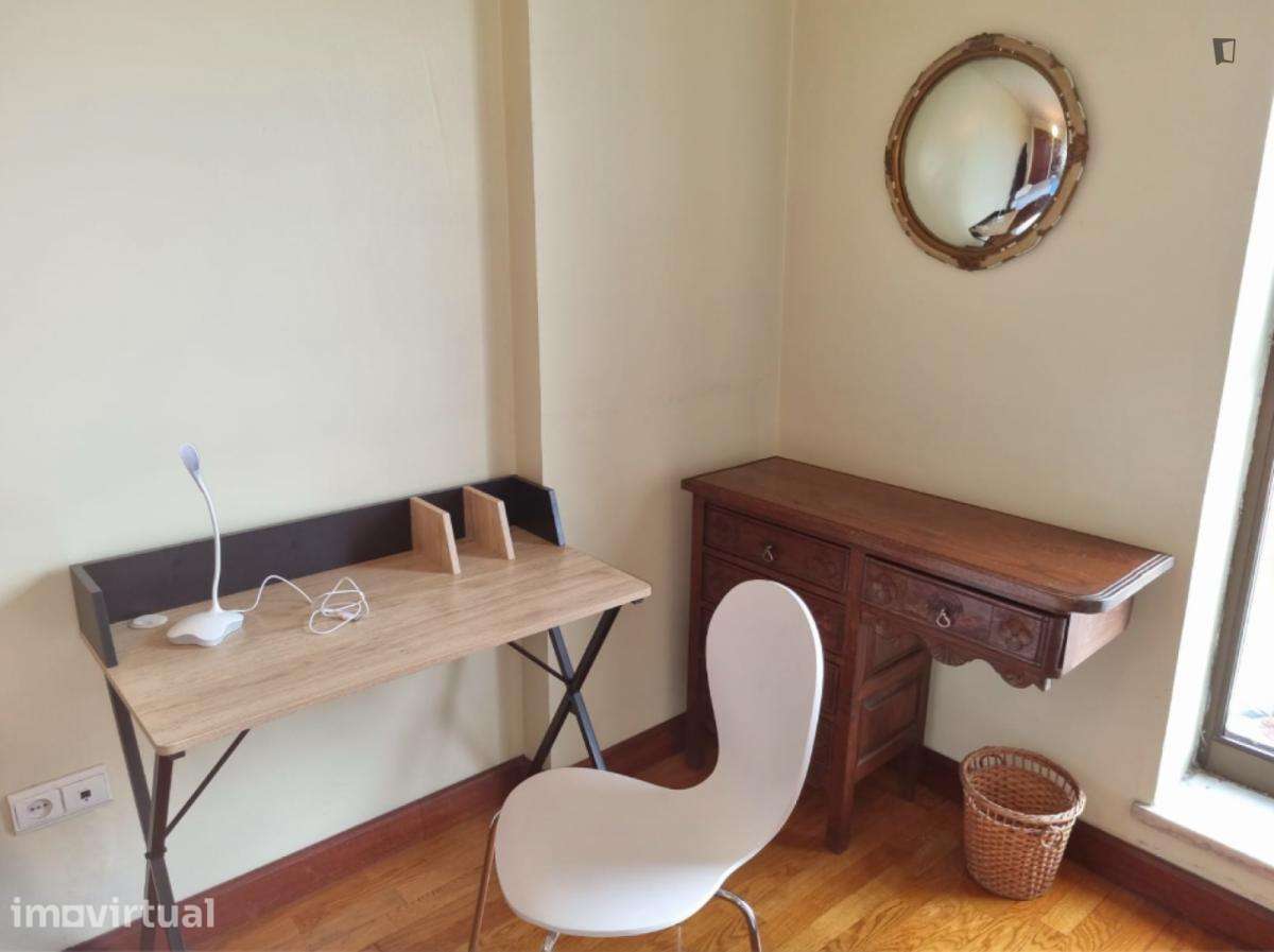 Quarto - localizado em Baixa de Santa Clara Coimbra - Grande imagem: 3/10