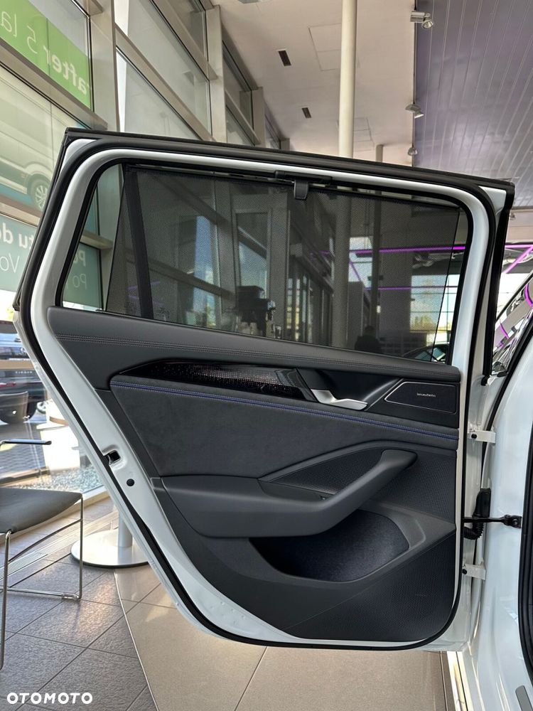 Volkswagen Passat - 12