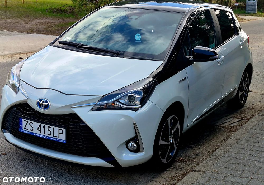 Toyota Yaris Hybrid 100 Selection - 1