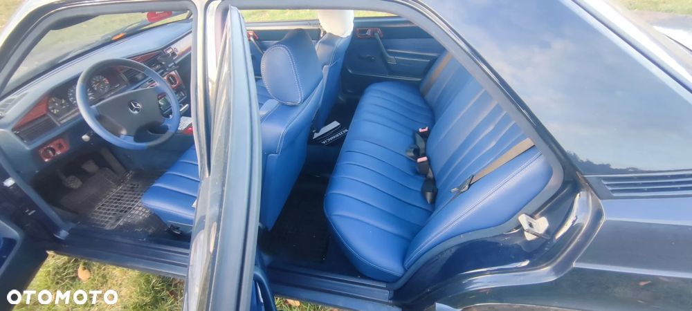 Mercedes-Benz W201 (190) - 10