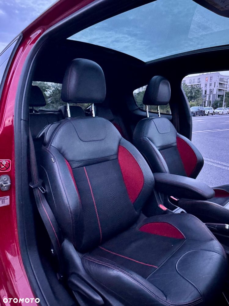 Peugeot 208 GTI 200 THP - 12