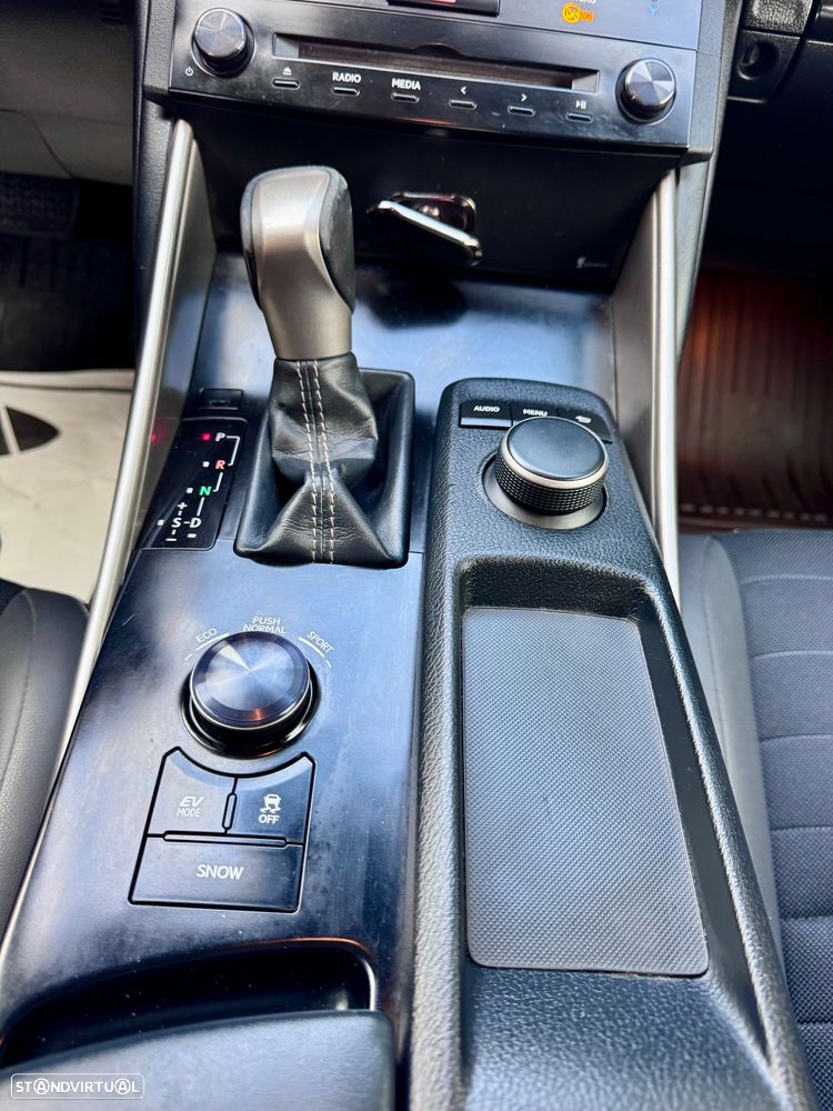 Lexus IS 300H Pack Luxury - 12