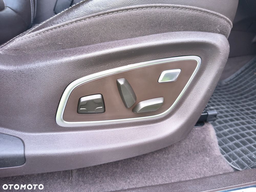 Renault Espace 1.6 dCi Energy Initiale Paris EDC 7os - 17