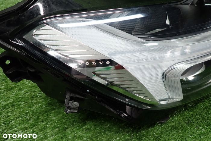 VOLVO XC60 II FULL LED LIFT 20- reflektor prawy lampa prawa - 4