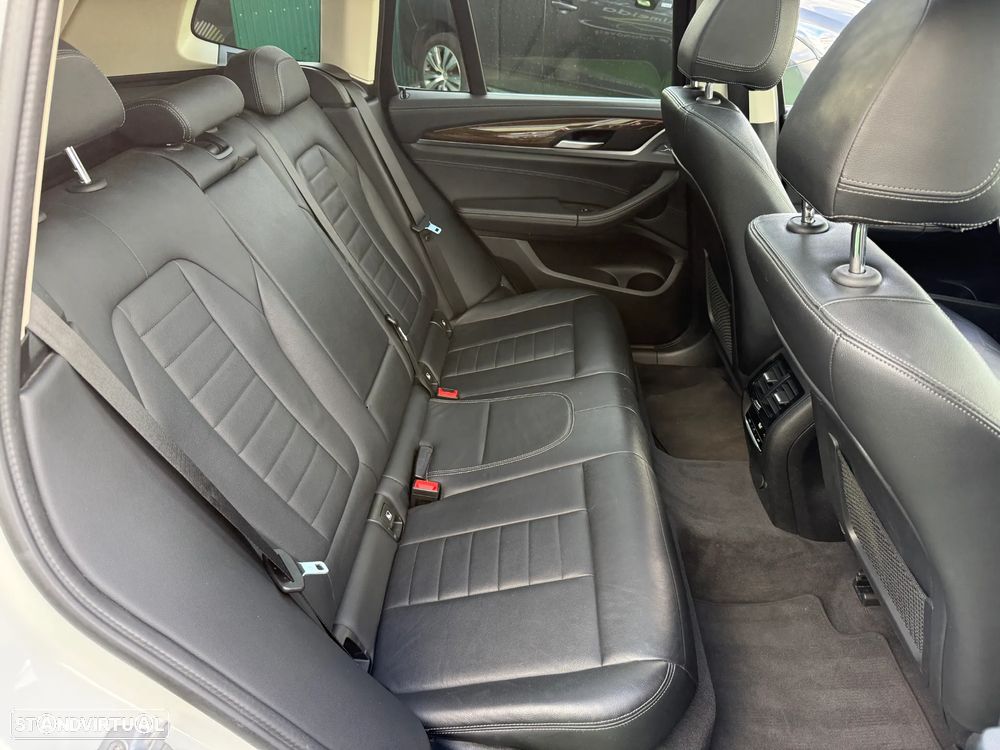 BMW X3 20 d xDrive Line Luxury - 33