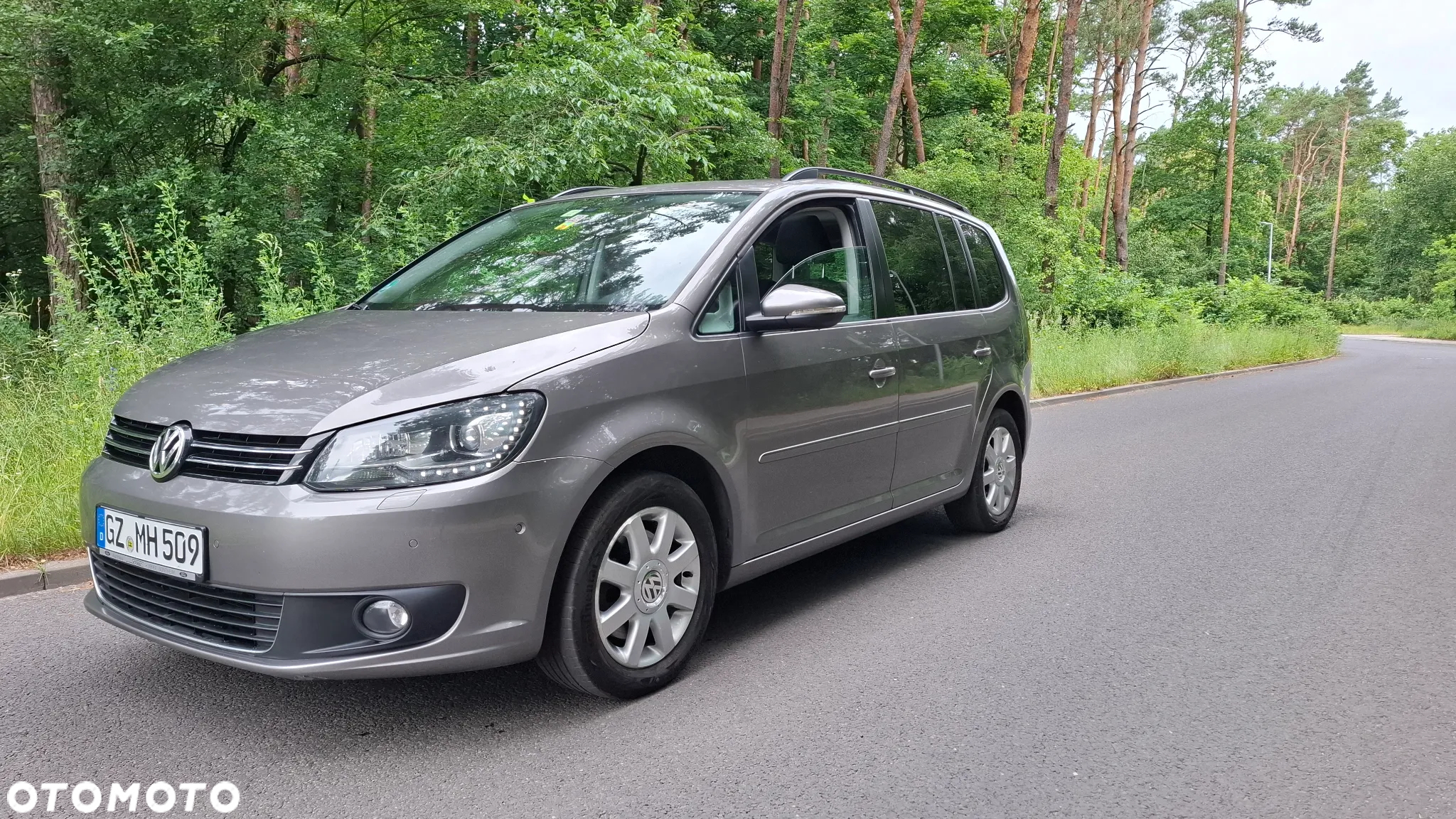 Volkswagen Touran 2.0 TDI DSG Highline - 2