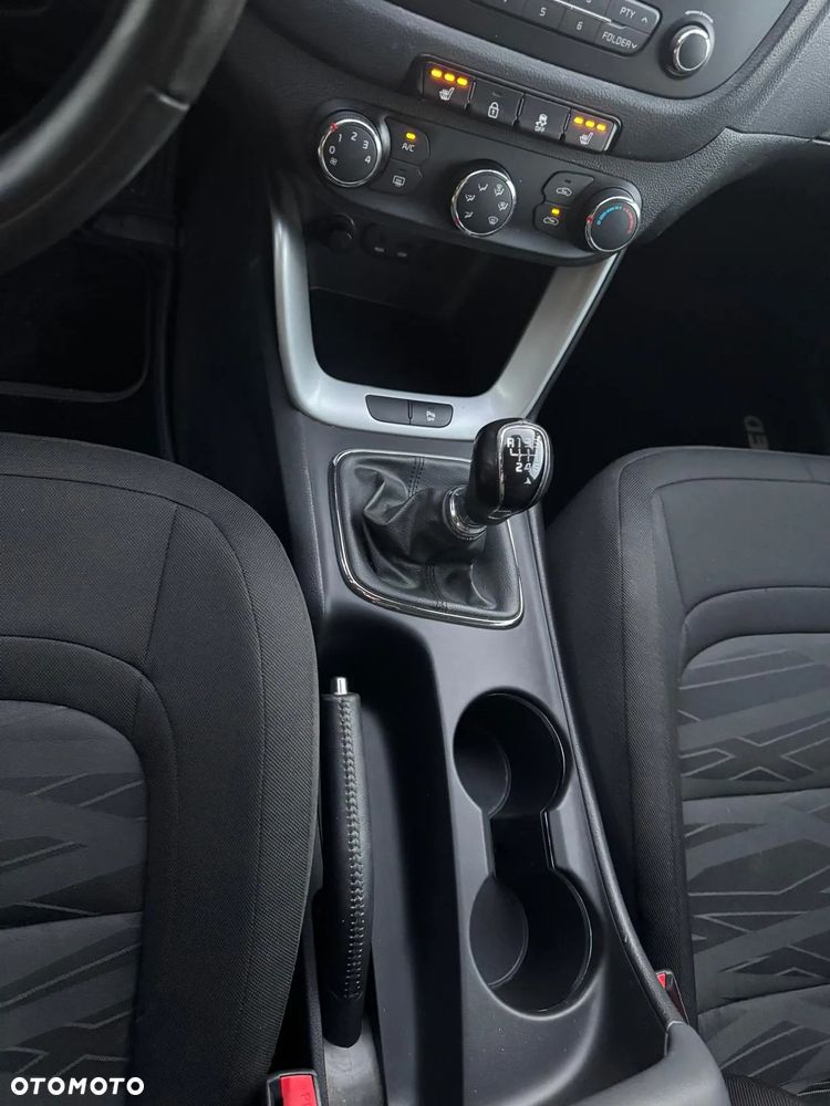 Kia Ceed - 13