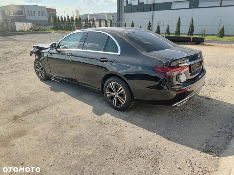 Mercedes-Benz Klasa E 220 d 9G-TRONIC - 23