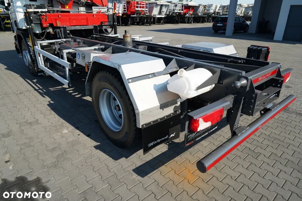 Scania P 280 / 4X2 / SIŁOWNIK DO WYWROTU / + HDS HMF 635 / UDŹWIG 1 500 KG / MAX WYSÓW 7 M / STEROWANIE RADIOWE / EURO 6 - 18