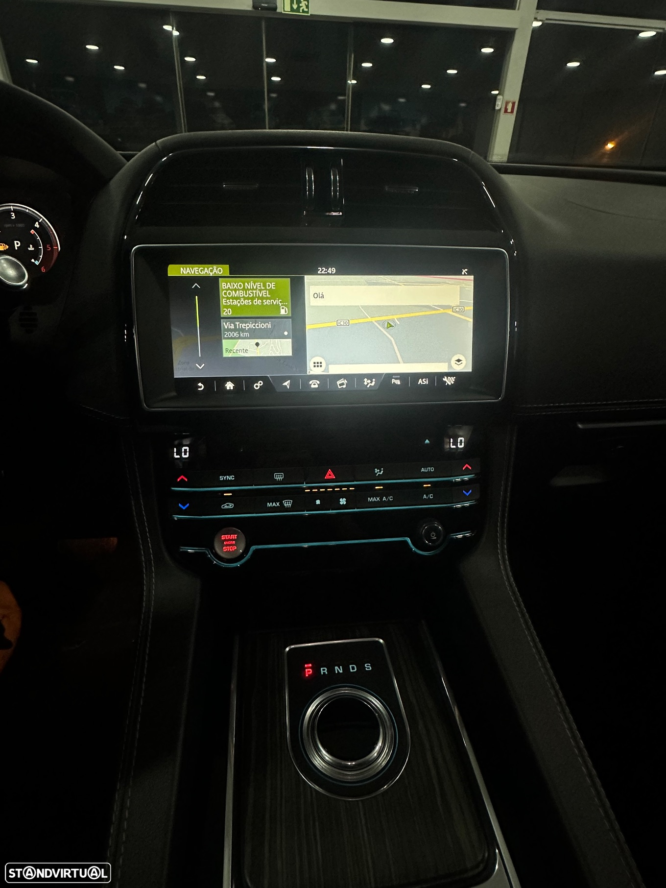Jaguar F-Pace 2.0 D200 AWD R-Dynamic SE - 22