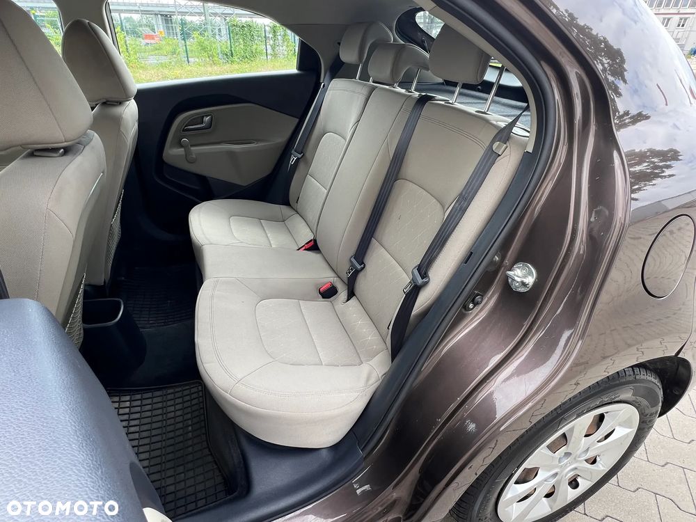 Kia Rio 1.4 M - 10