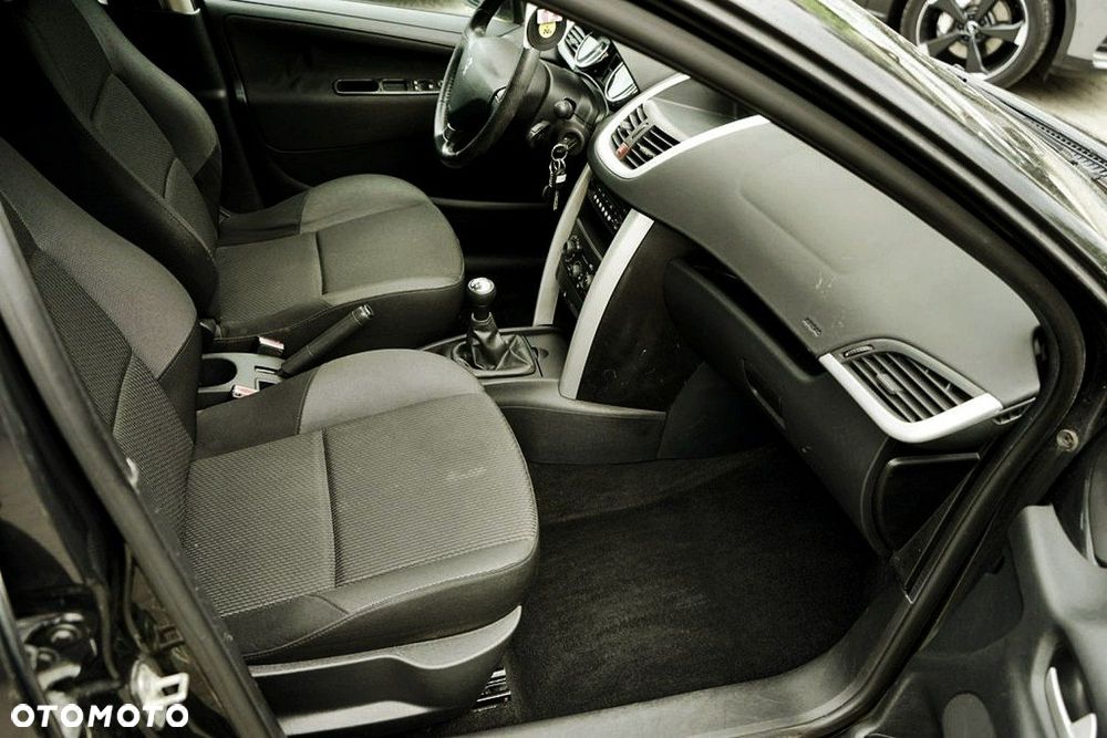 Peugeot 207 - 17