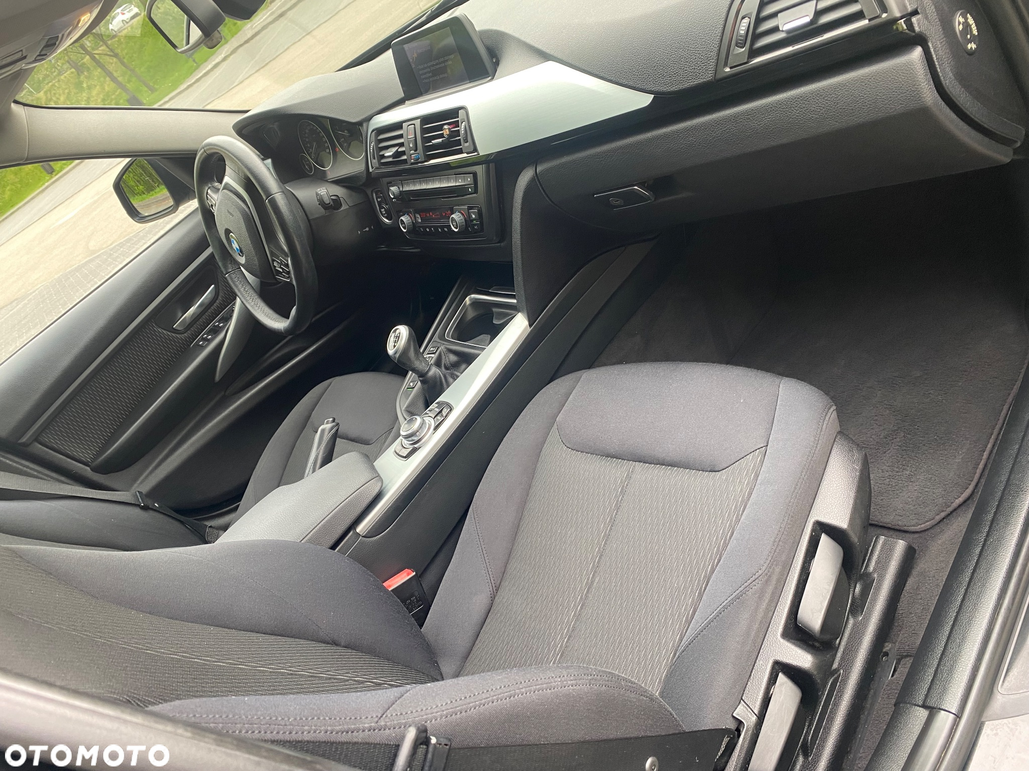 BMW Seria 3 318d Touring - 11