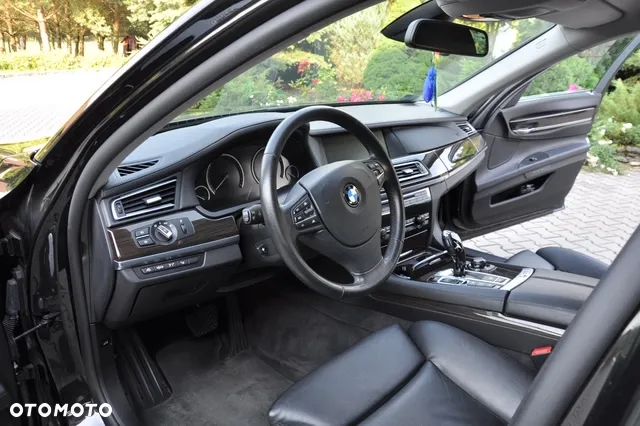 BMW Seria 7 750Li xDrive - 11