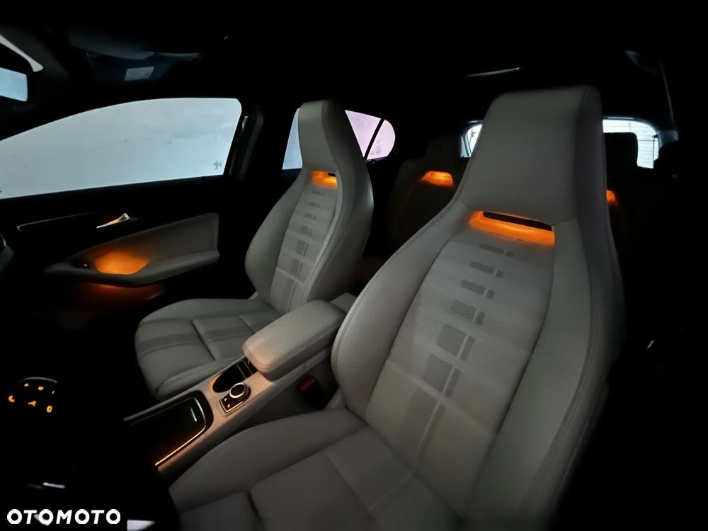 Mercedes-Benz GLA 200 7G-DCT AMG Line - 16