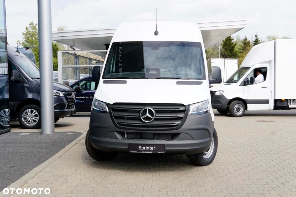 Mercedes-Benz Sprinter - 2
