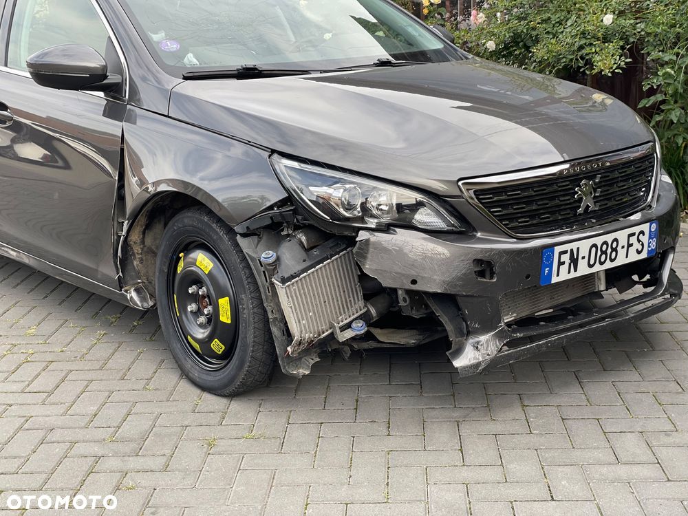 Peugeot 308 PureTech 130 GPF EAT8 Stop & Start Allure Business-Paket - 7