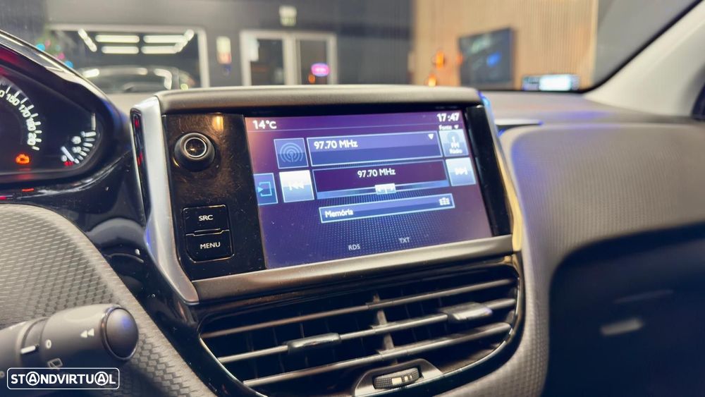 Peugeot 208 1.2 VTi SE Style - 5