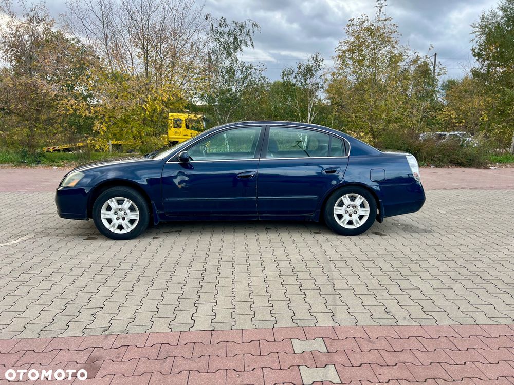 Nissan Altima - 4