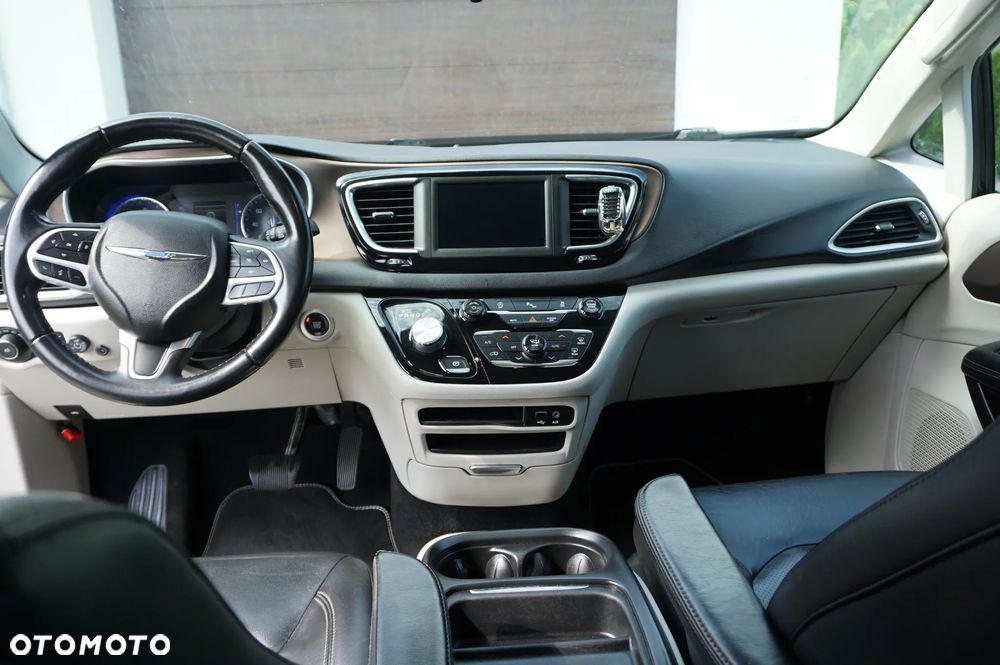 Chrysler Pacifica - 18