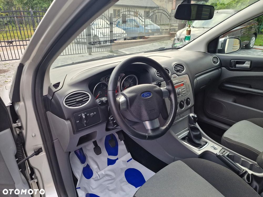Ford Focus 1.8 FF Trend - 16