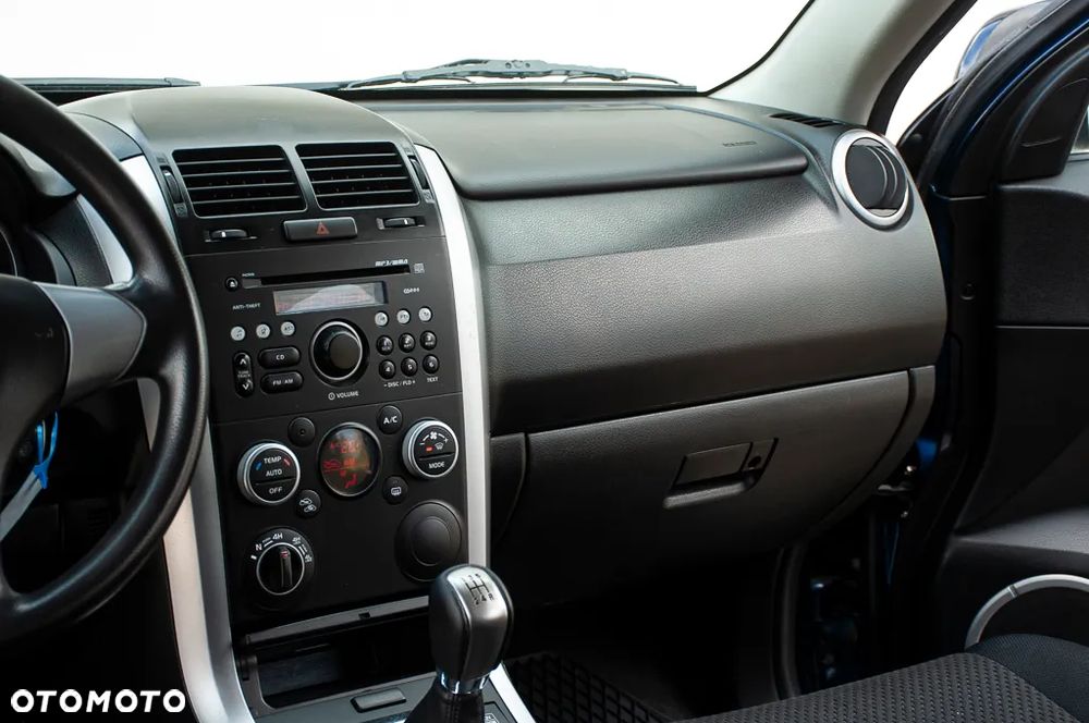 Suzuki Grand Vitara 2.0 Comfort + - 19
