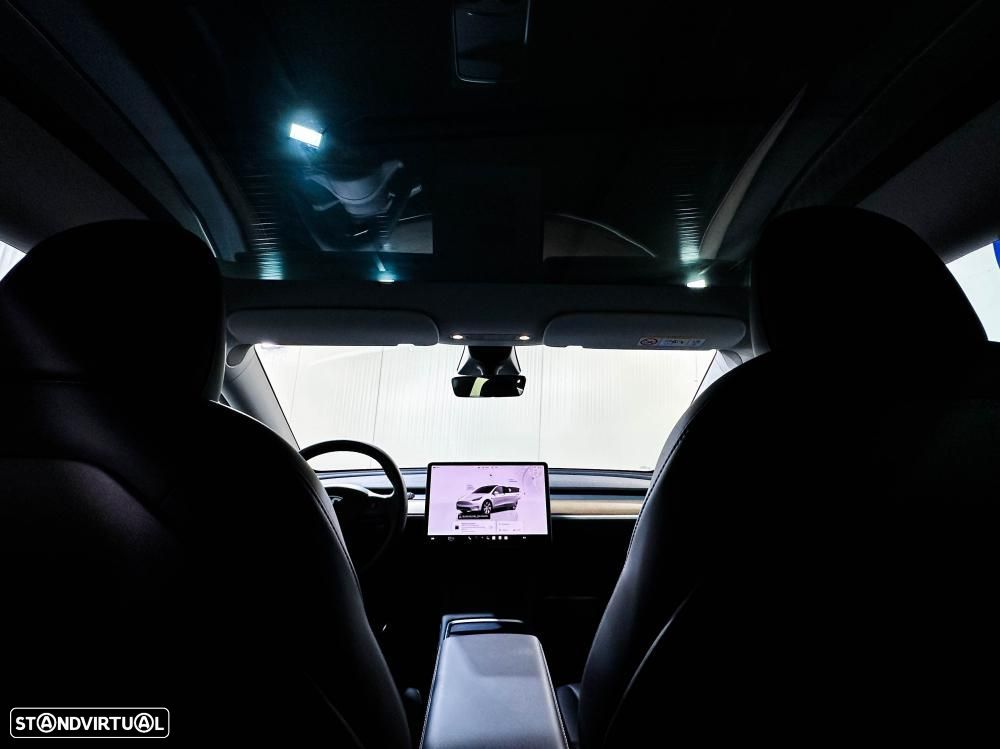 Tesla Model Y Long Range Dual Motor AWD - 28