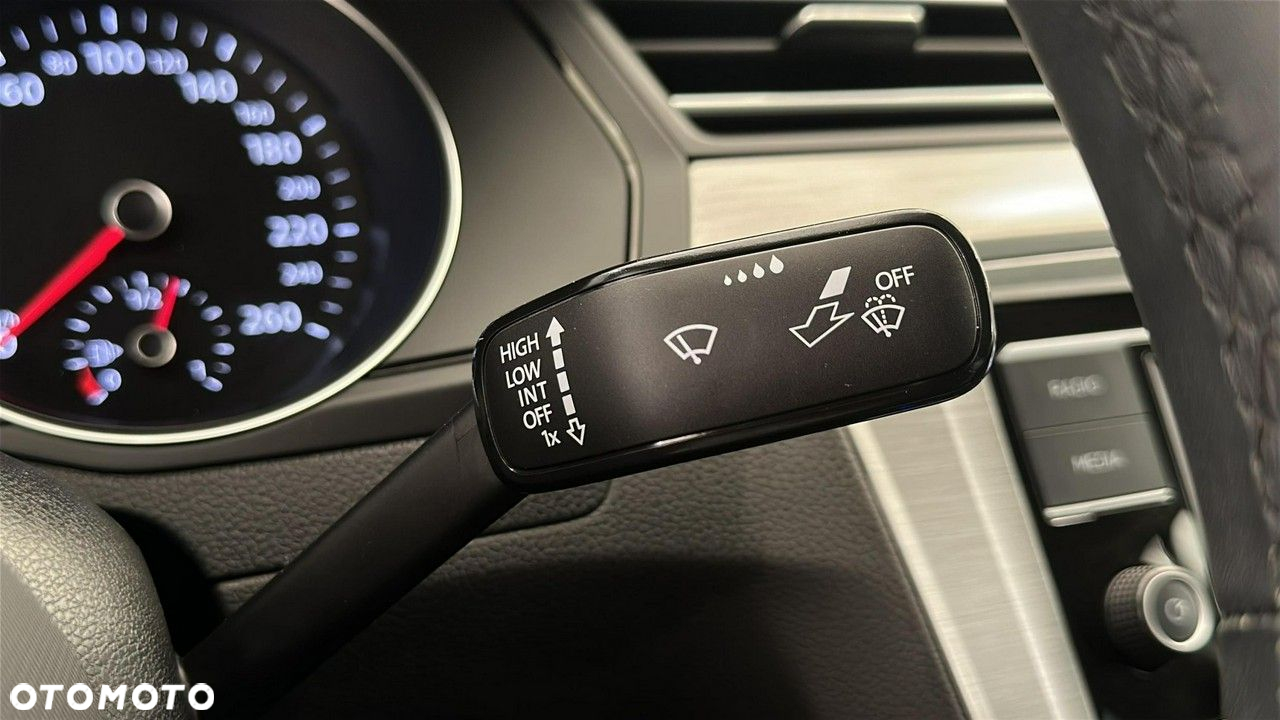 Volkswagen Passat 2.0 TDI EVO Essence - 25