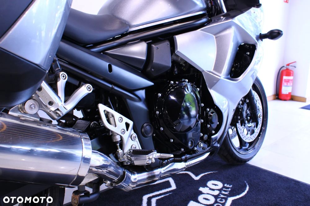 Suzuki GSX - 27