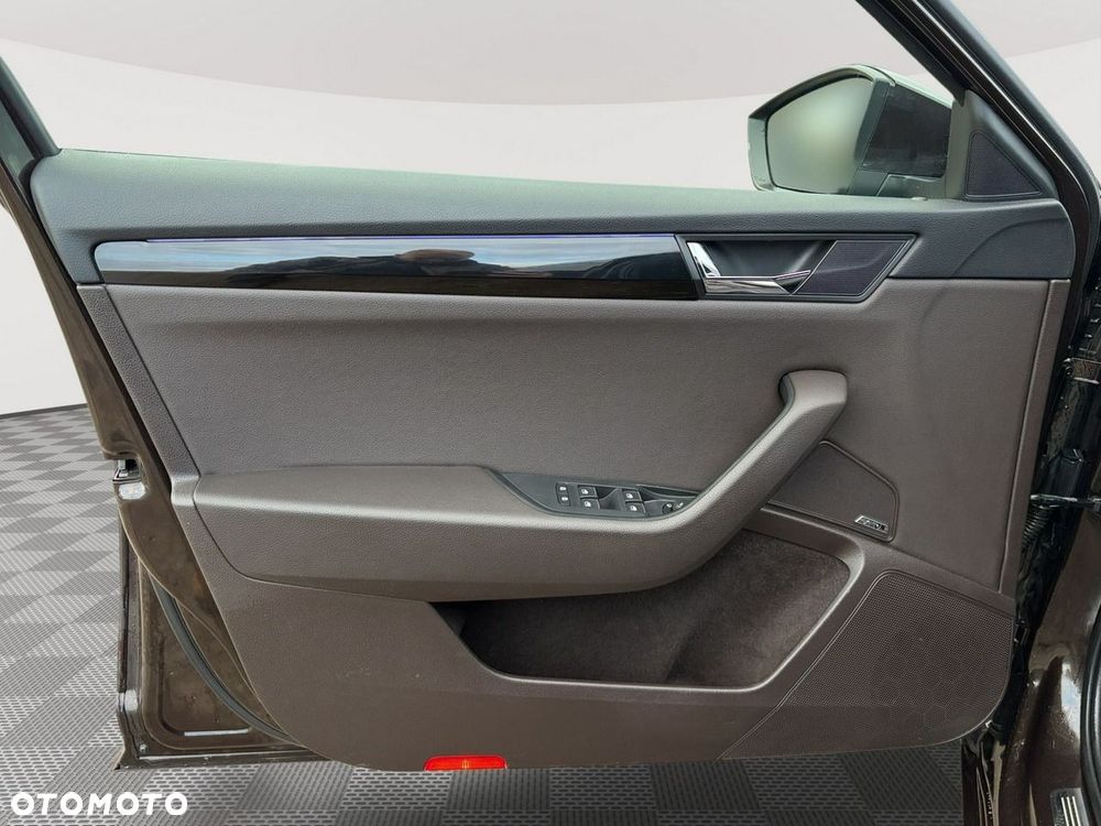Skoda Superb 2.0 TDI 4x4 DSG L&K - 11