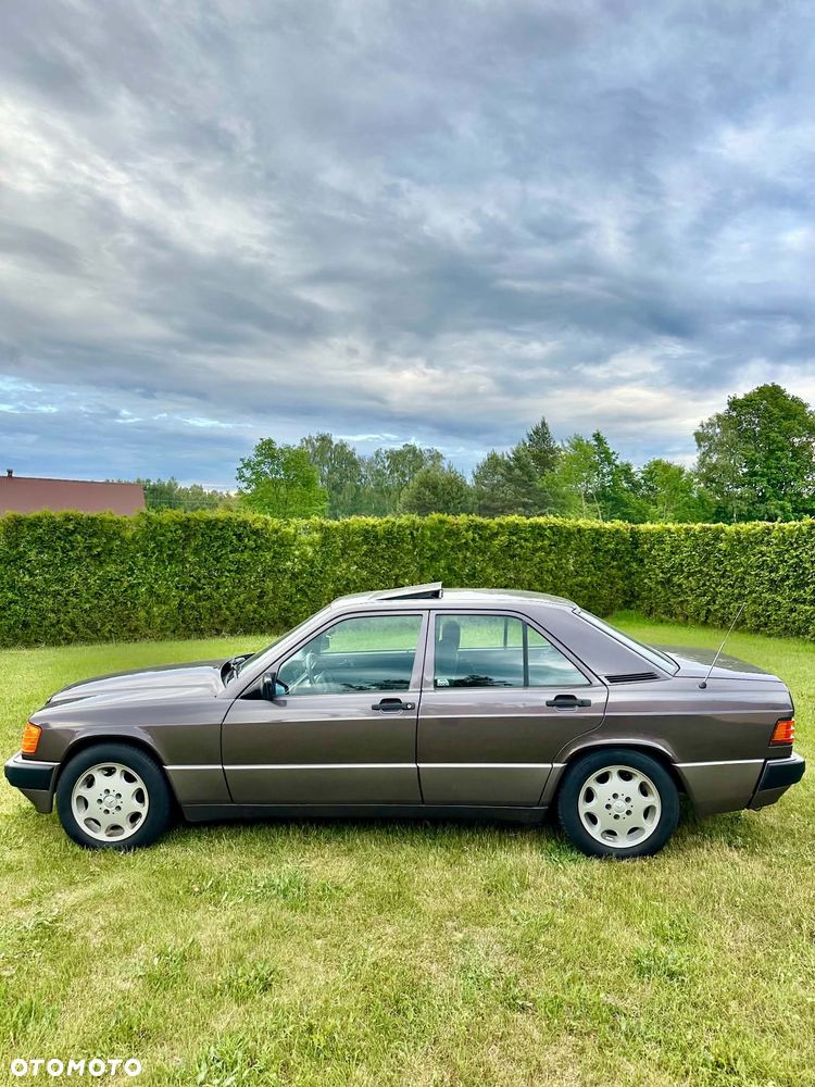Mercedes-Benz W201 (190) - 4