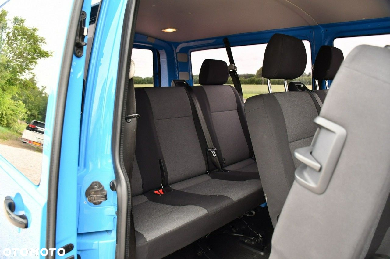 Volkswagen Transporter - 32