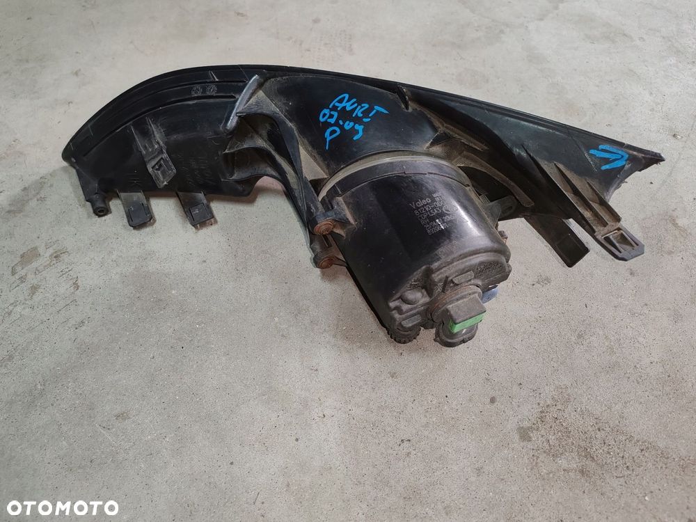 Halogen prawy kratka ramka halogenu prawa 81481-02050 Toyota Auris I 07-09 - 3