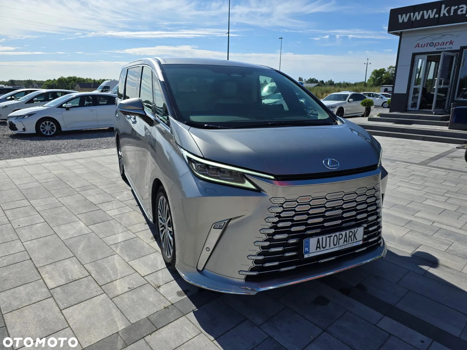 Lexus LM 350h Omotenashi - 23