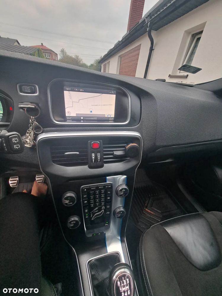 Volvo V40 D2 R-Design - 30