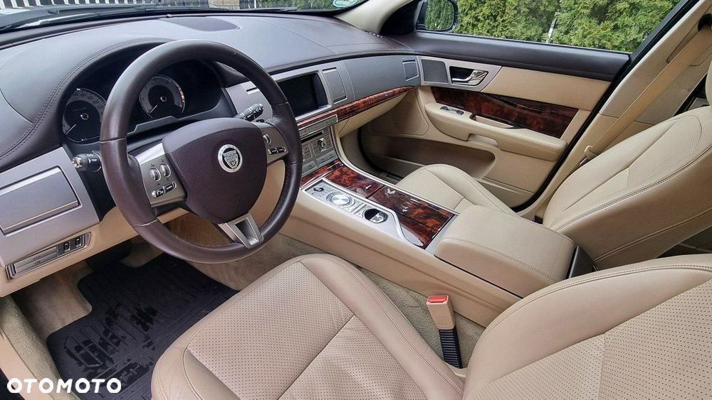 Jaguar XF - 13