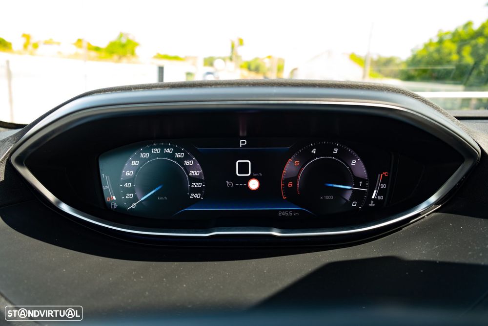 Peugeot 3008 1.5 BlueHDi Allure EAT8 - 24