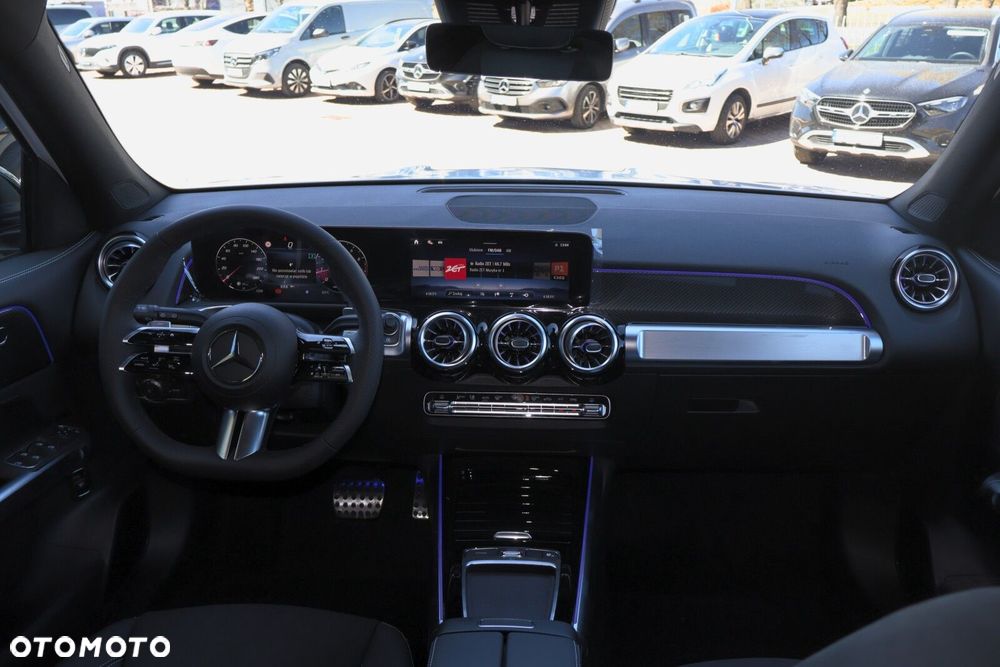 Mercedes-Benz GLB - 12