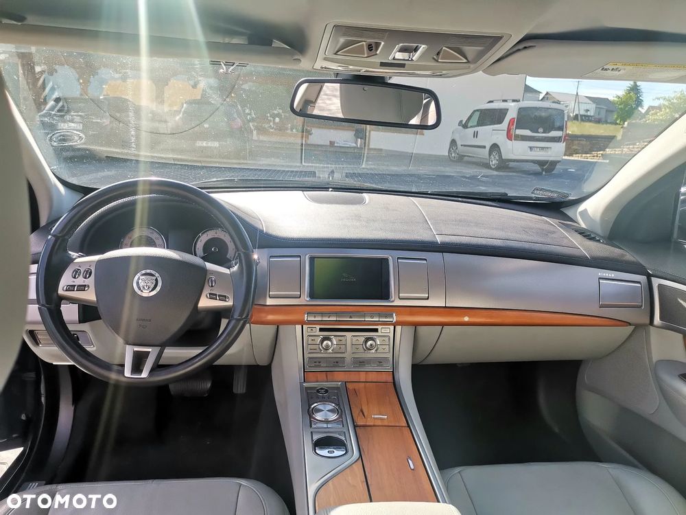 Jaguar XF - 4