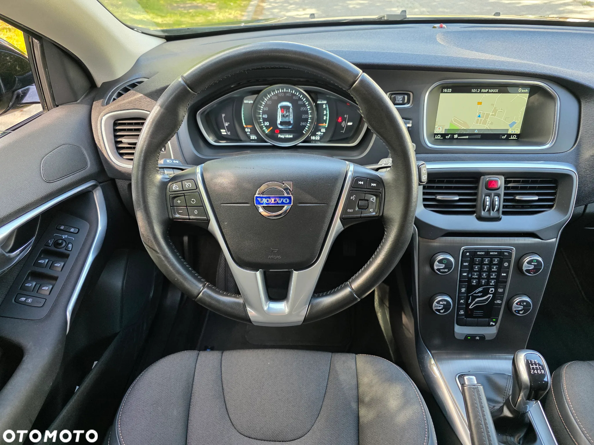 Volvo V40 Cross Country D2 Drive-E SCR Dynamic Edition - 33