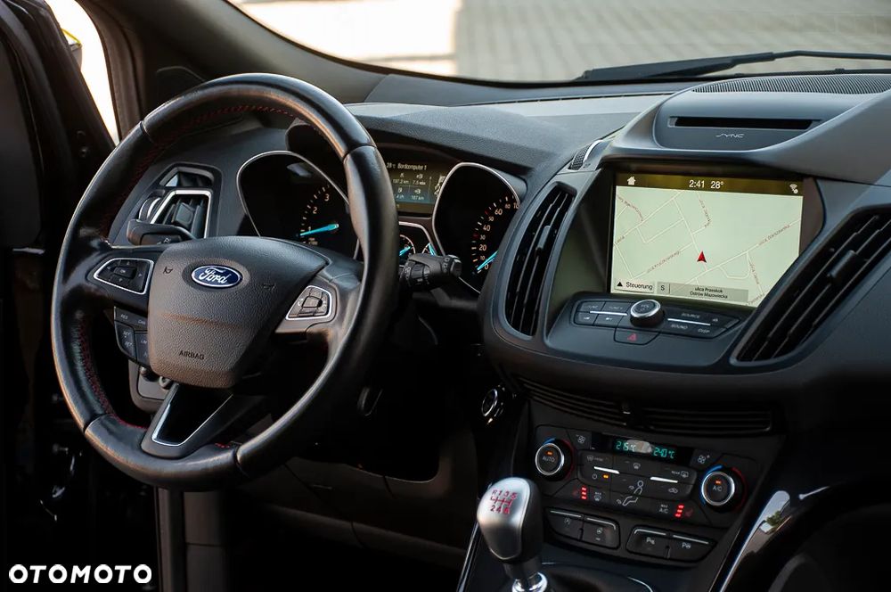 Ford Kuga 1.5 EcoBoost 2x4 ST-Line - 17
