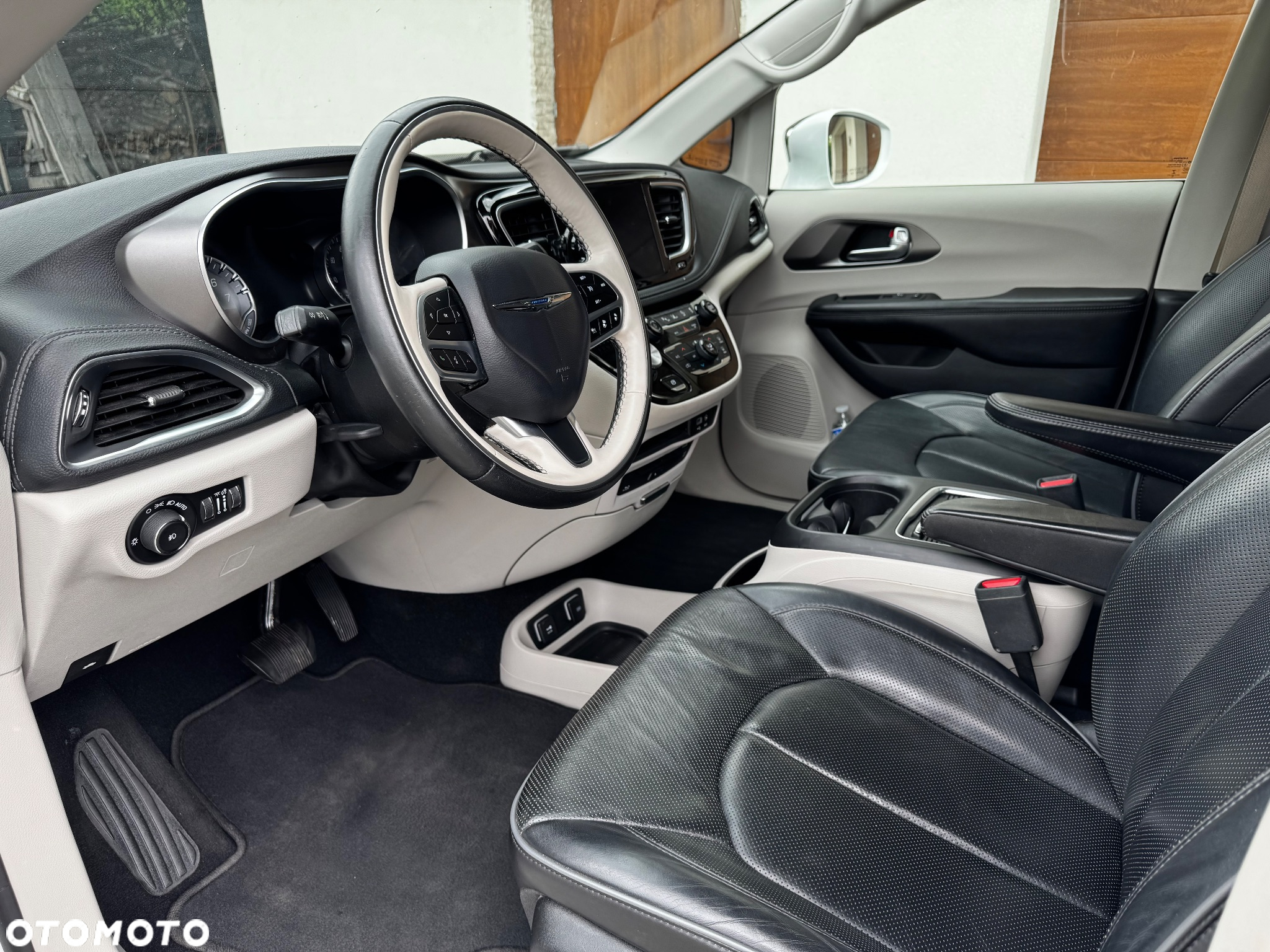 Chrysler Pacifica - 14