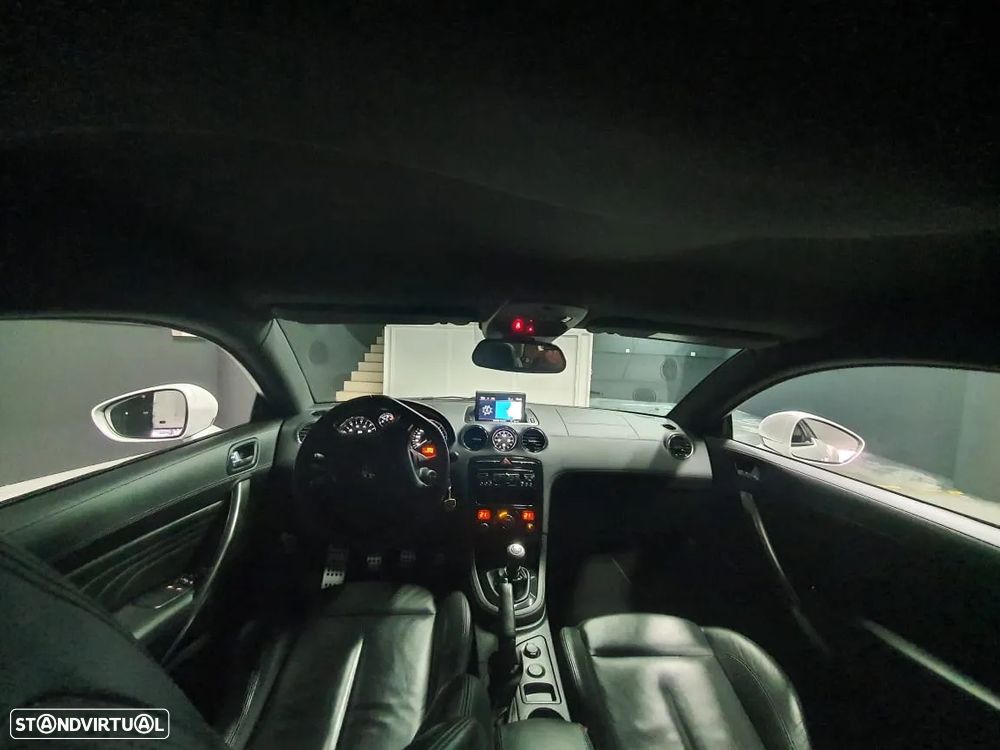 Peugeot RCZ 1.6 200 THP - 32