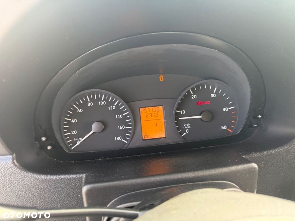 Mercedes-Benz Sprinter - 14