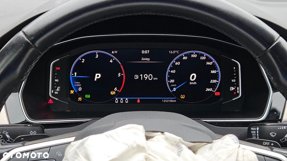 Volkswagen Passat 2.0 TDI SCR DSG Business - 24