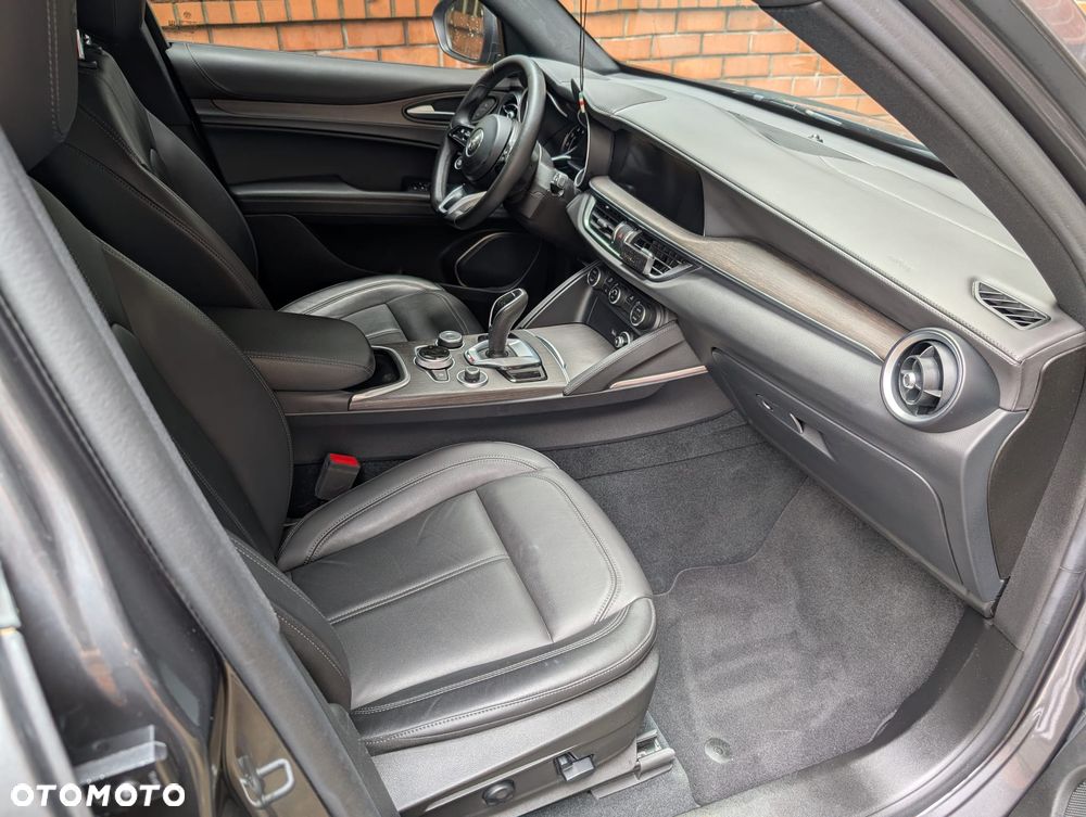 Alfa Romeo Stelvio 2.0 Turbo TI Q4 - 25